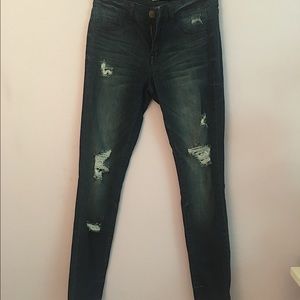 Distressed skinny jeans