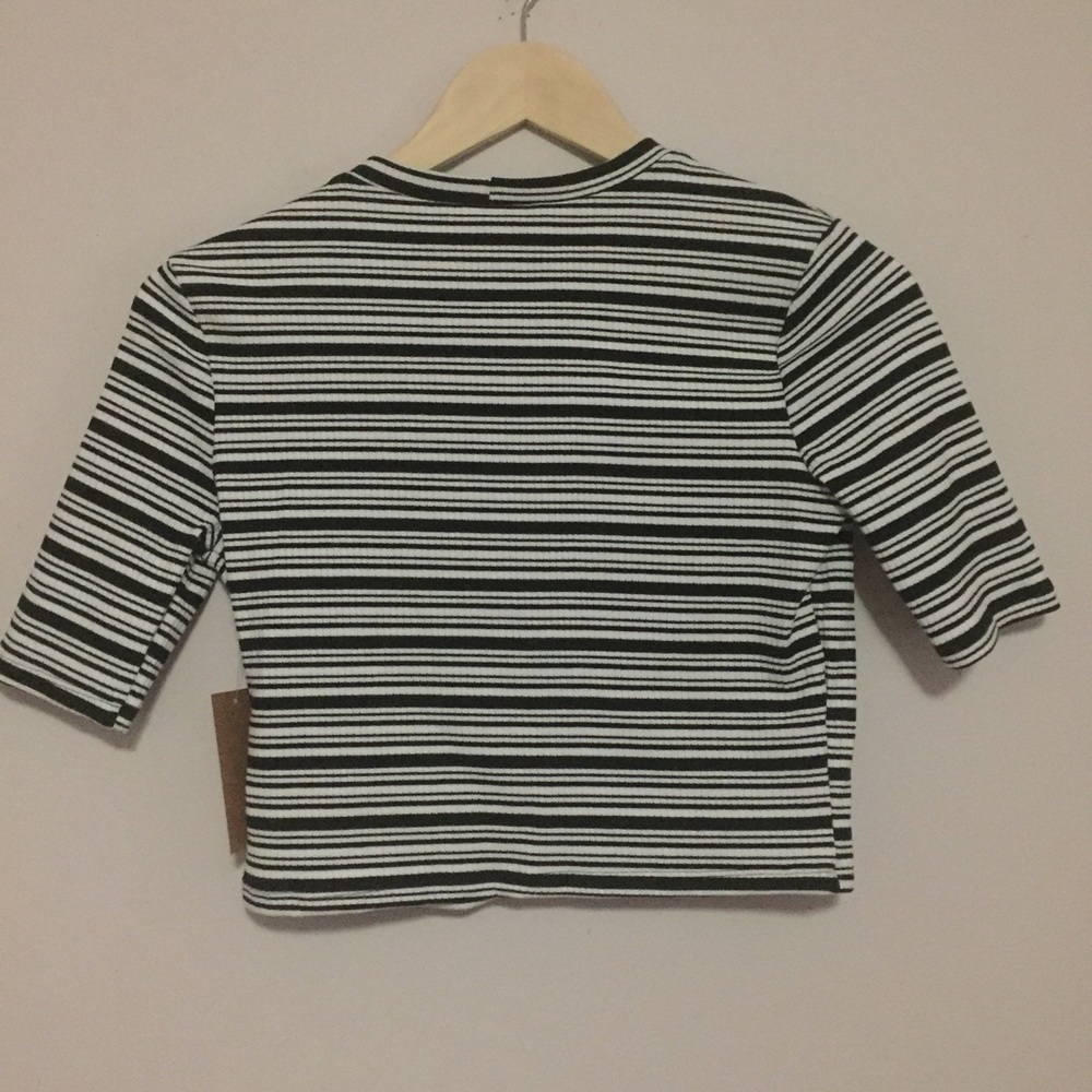 Black and White Stripe Crop Top - Picture 3 of 3