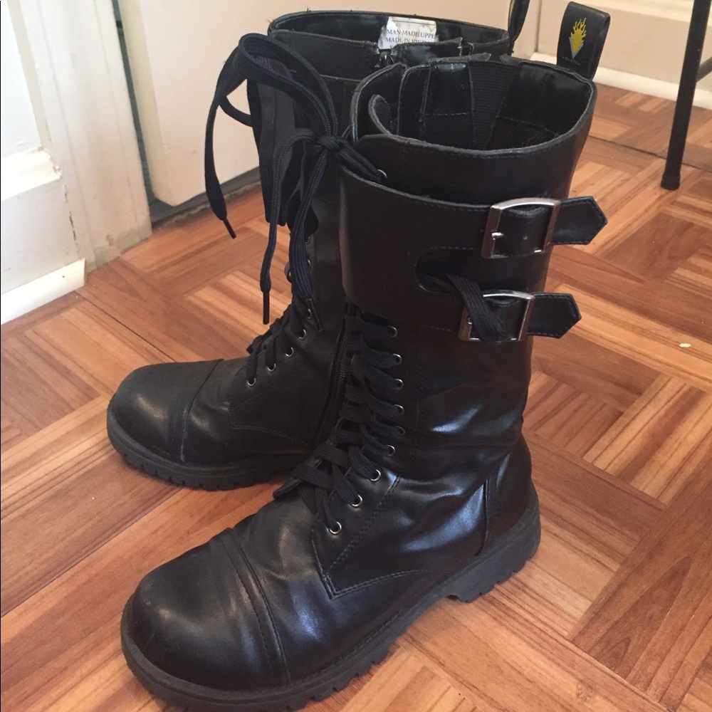 Volatile tank combat boots