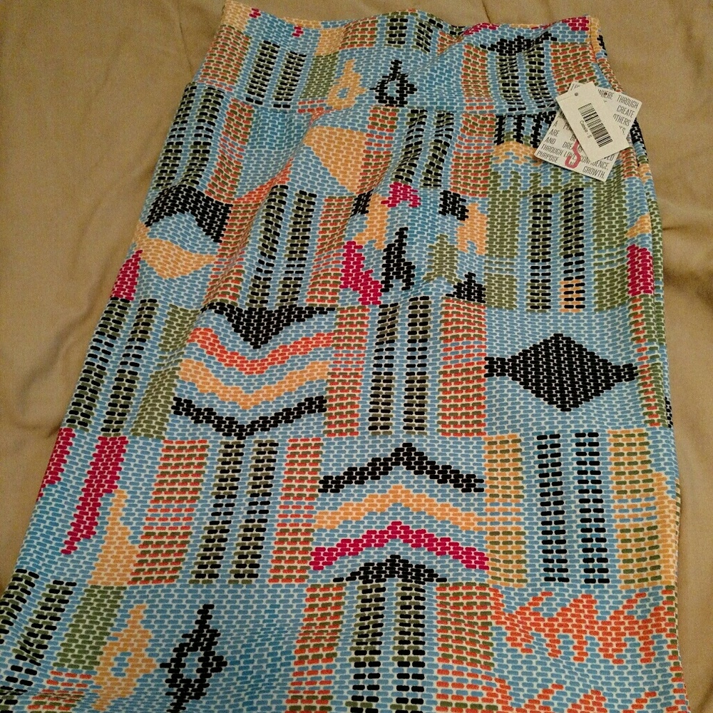 NWT Lularoe Cassie Skirt Size Small
