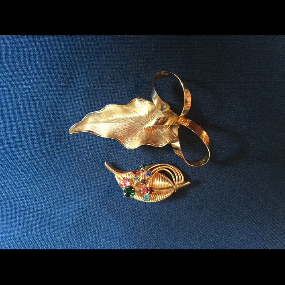 🦋SALE🎈A set of 2 brooches