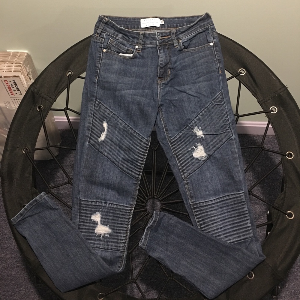 ❌SOLD❌ Kendall + Kylie women's distressed skinny
