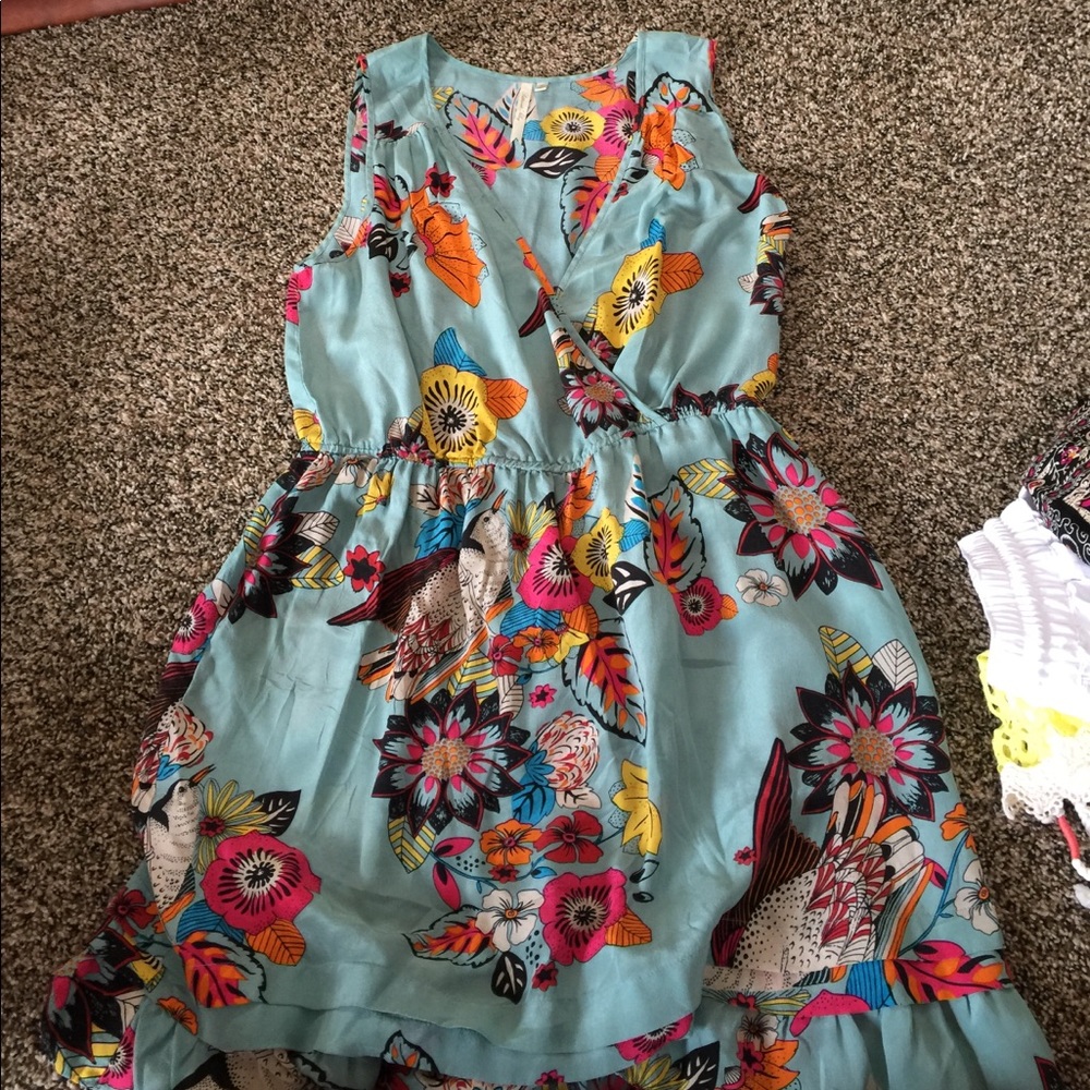 💯 % Silk.  Can be Warn as a dress or cover up.