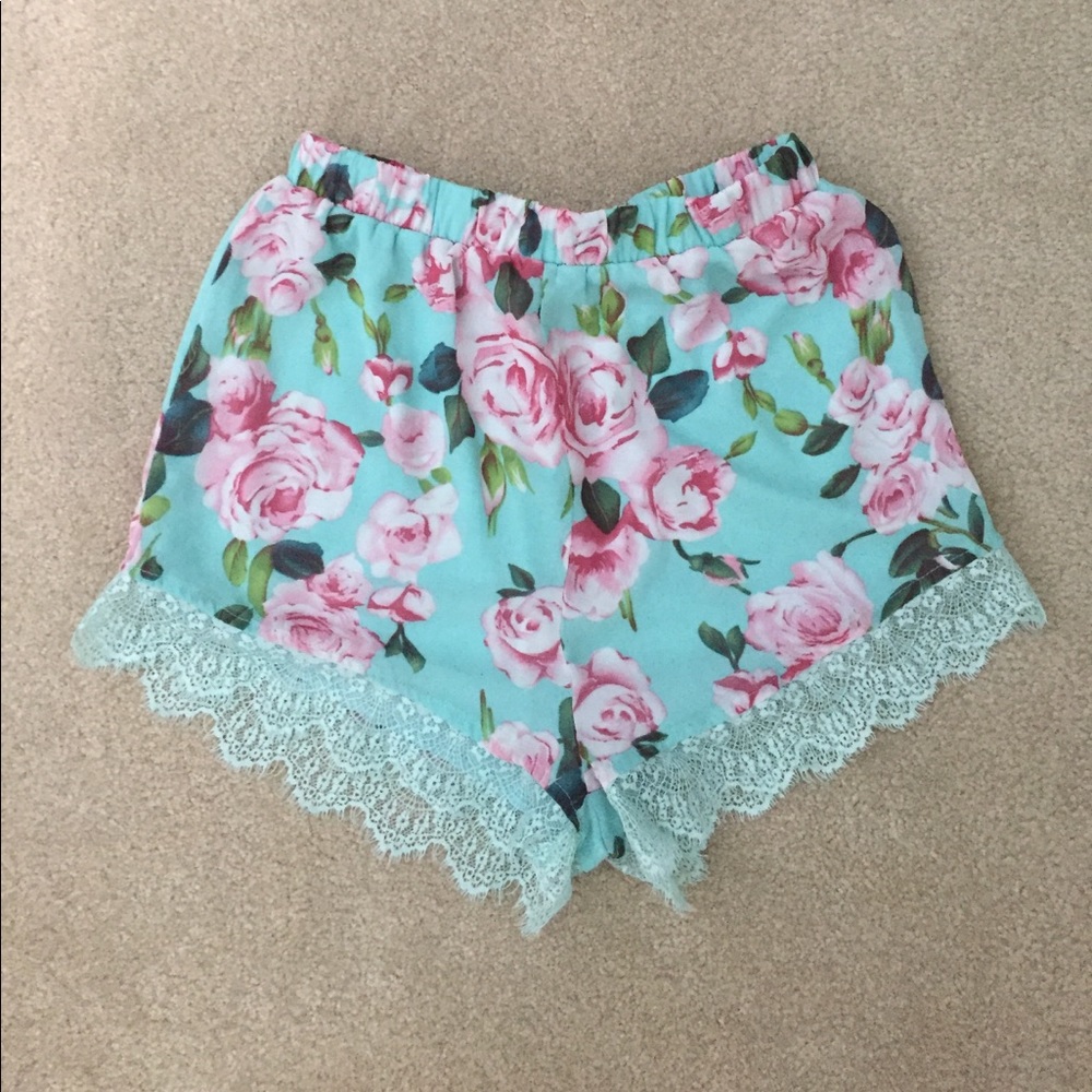 Tobi Floral Shorts