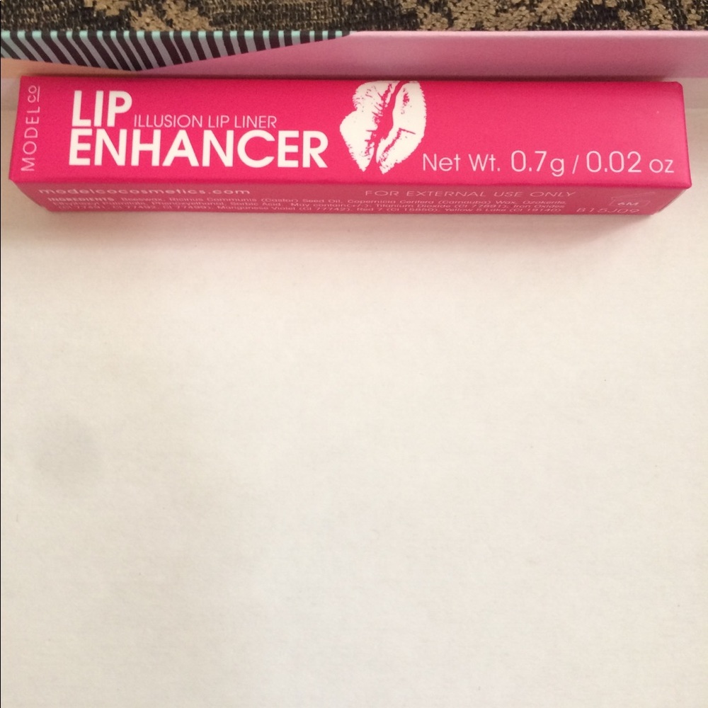 Lip enhancer illusion lip liner NEW