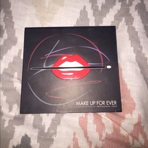Make Up For Ever 9 Artist Shadow Palette