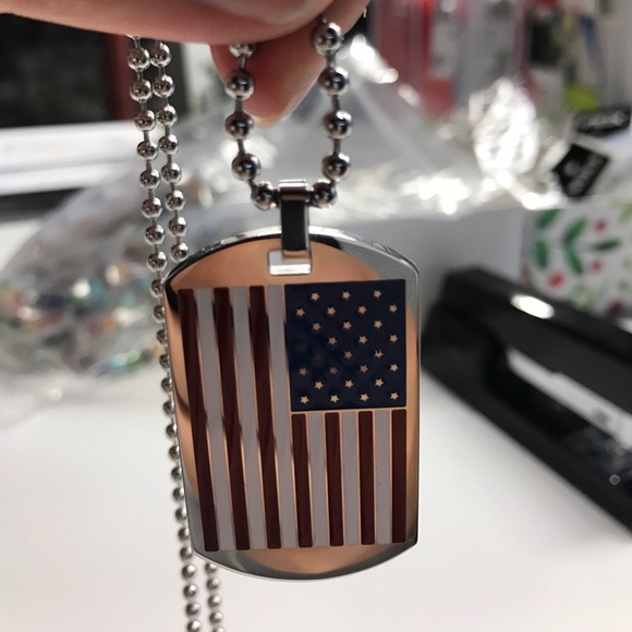 American Flag Dog Tag with 20" Chain - Picture 2 of 3