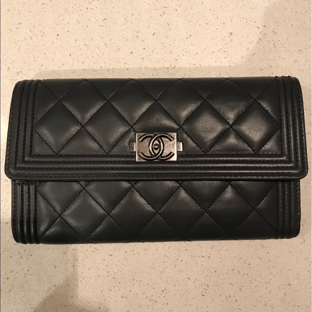 100% AUTHENTIC Grey CHANEL Quilted Clutch