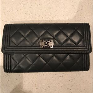 100% AUTHENTIC Grey CHANEL Quilted Clutch