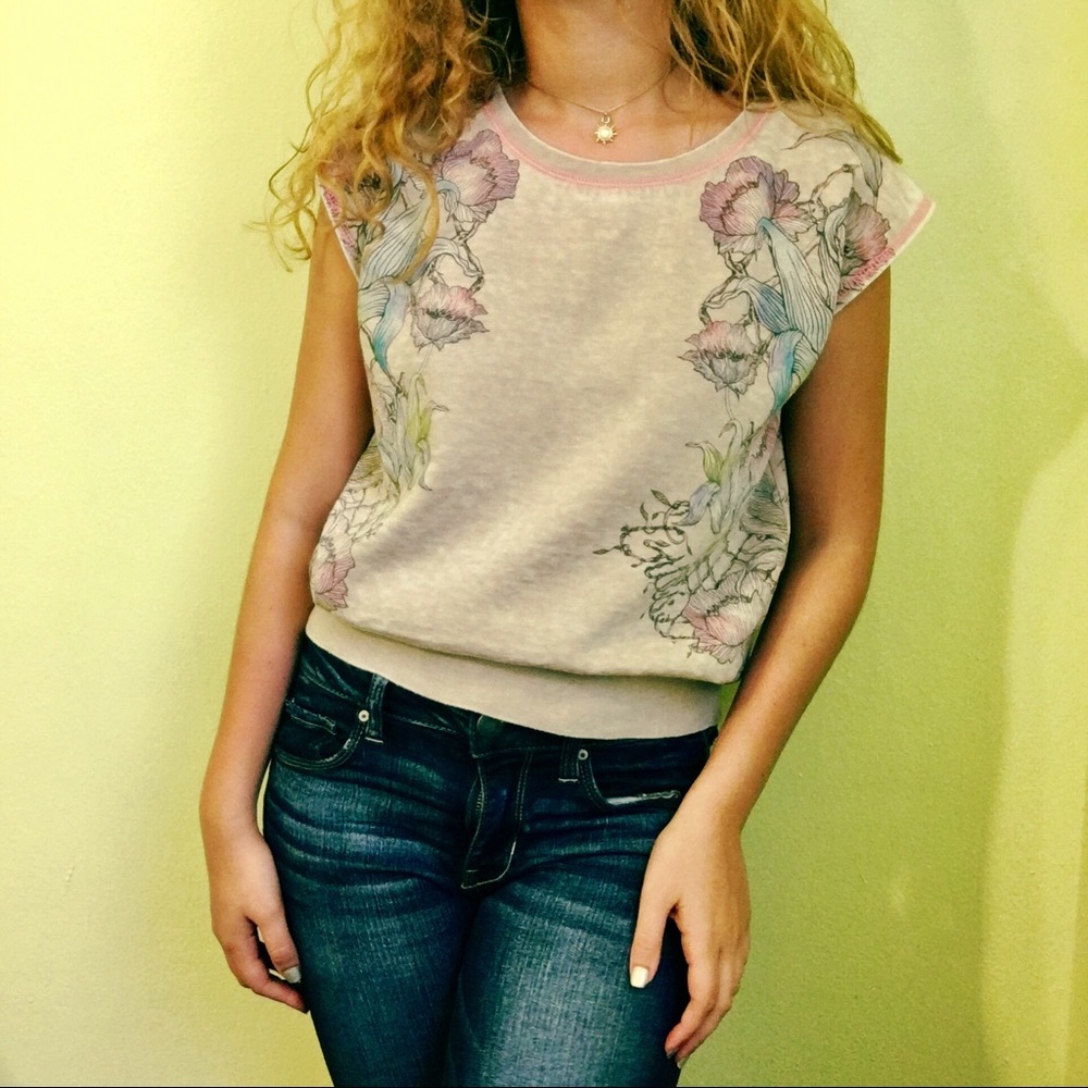 Guess colorful, comfortable sleeveless sweatshirt