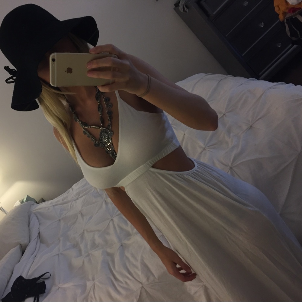 Adorable white maxi dress ❤️❤️❤️❤️