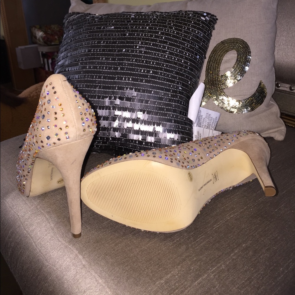 Shoes - Picture 3 of 4