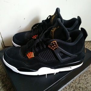 Jordan 4s Black / Gold