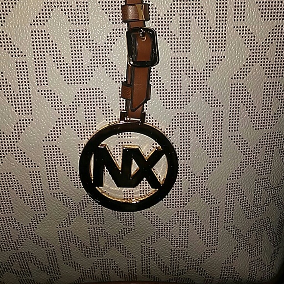 NX Boston LG Tote New Condition - Picture 2 of 4