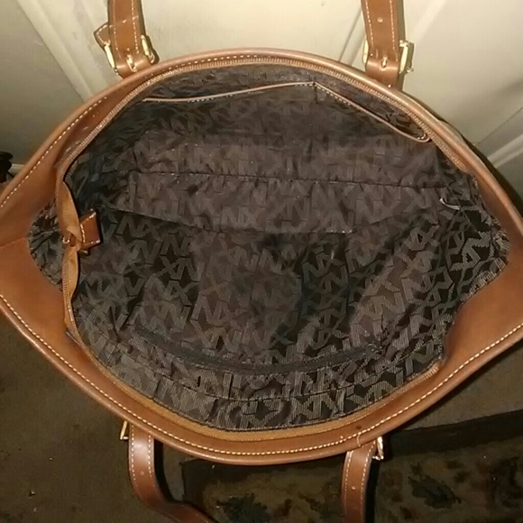 NX Boston LG Tote New Condition - Picture 3 of 4