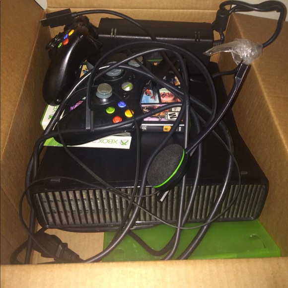 Xbox 360 - Picture 1 of 1
