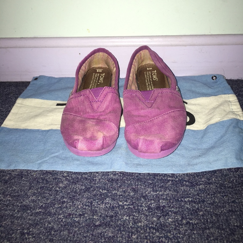❌❌ SOLD❌❌ TOMS traditional slip on shoe