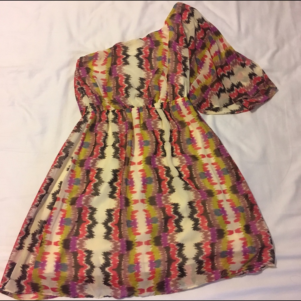 💛 One shouldered dress