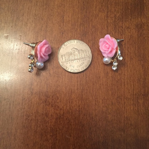 Pearl Rose Flower Crystal Stud Earrings💕 NEW - Picture 4 of 5