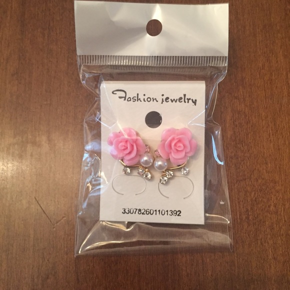 Pearl Rose Flower Crystal Stud Earrings💕 NEW - Picture 5 of 5