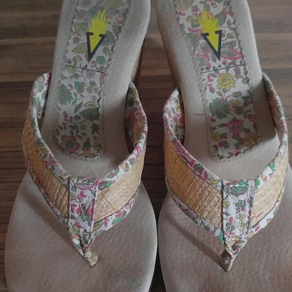 Cute Volatile sandals in GREAT shape!