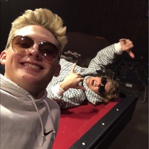 Meet your Posher, Alex