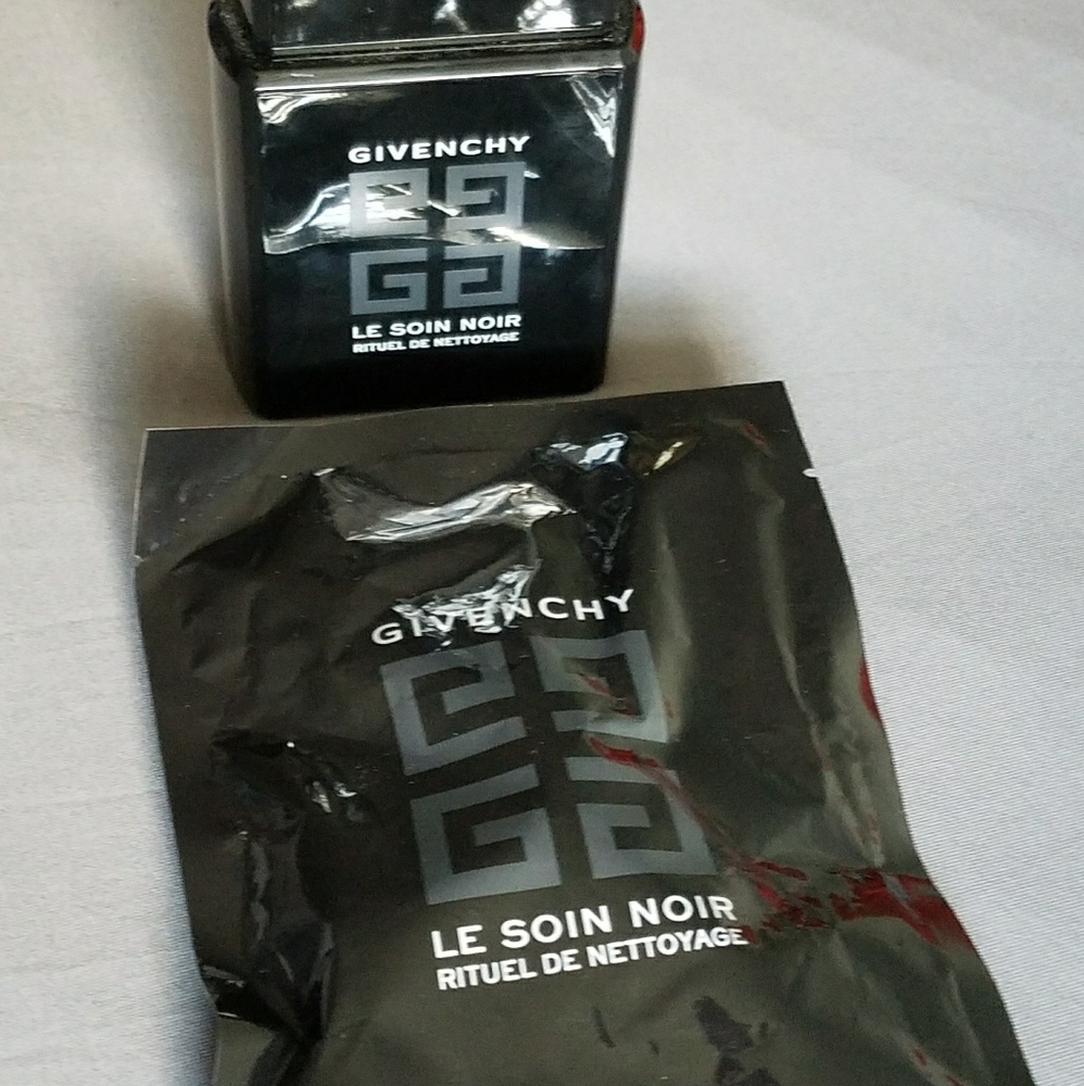 Givenchy Le Soin Noir Rituel DeNettoyage w/ sponge