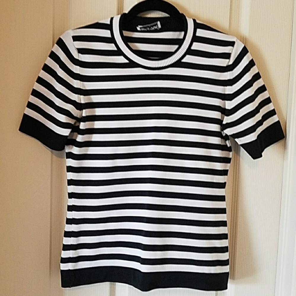 Vintage classic B&W striped top! Fits S - M