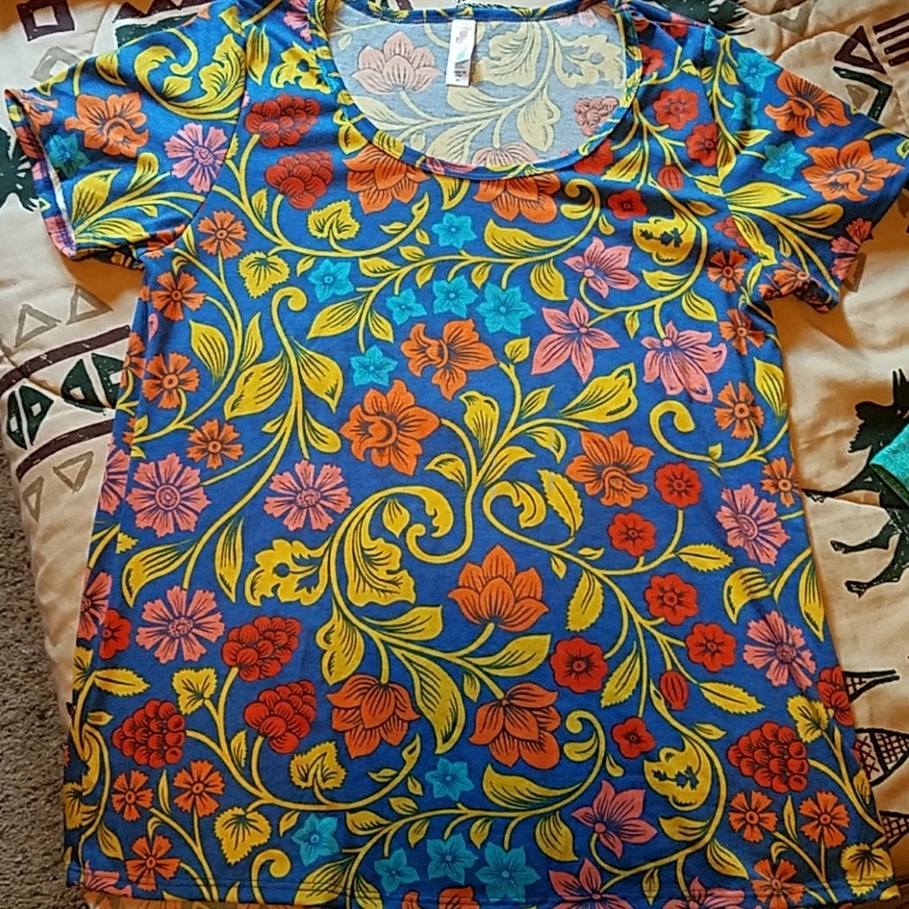 Lularoe medium classic T! New
