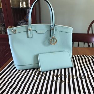 Hardly used purse looking for a new home.