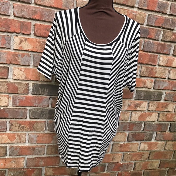 Kenneth Cole Tops - Multi Diagonal Striped Black & White Batwing Top