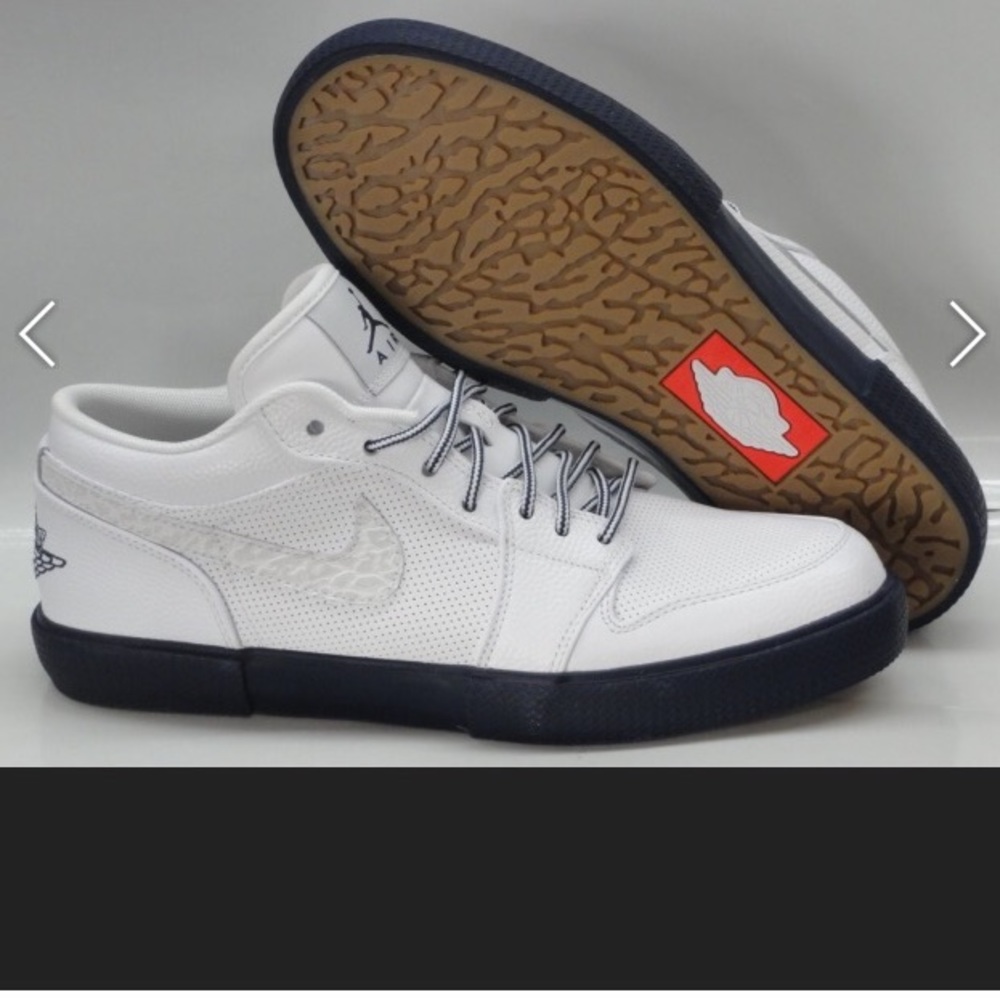 Men's Nike  Air Jordan Retro V.1   Size 11 US