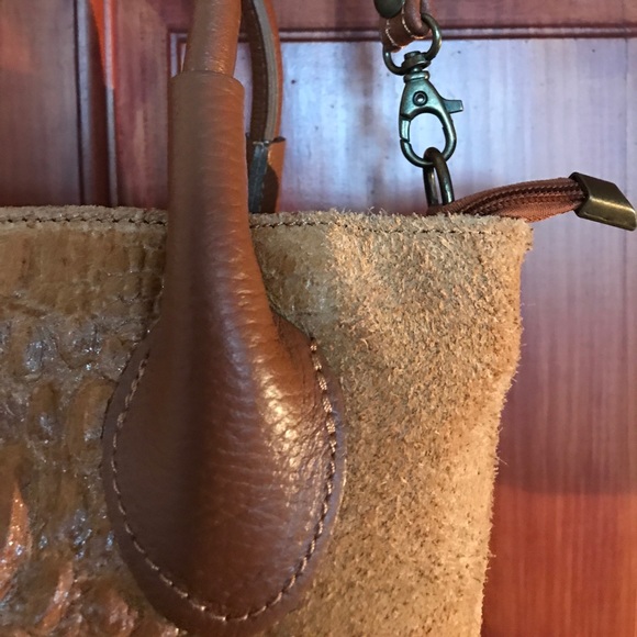 Leather and suede embossed purse 12x9, handle 5". - Picture 3 of 6