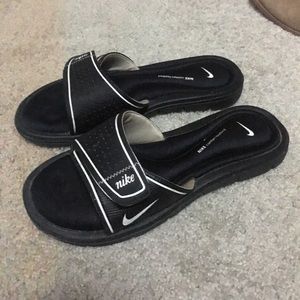 Nike slide-on flip flops, memory foam, size 7