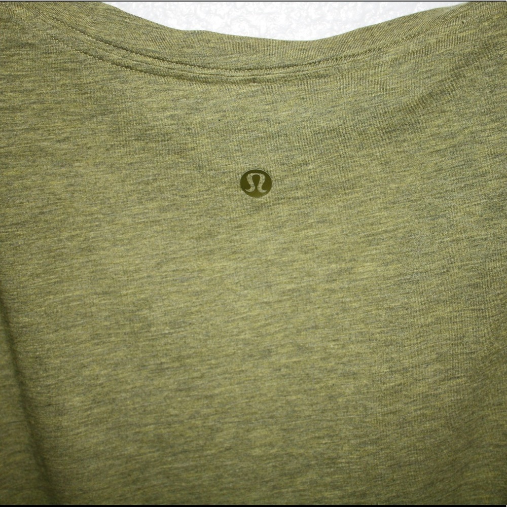 Lululemon tshirt