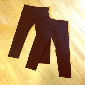 Two pairs of lulu wunder under crops