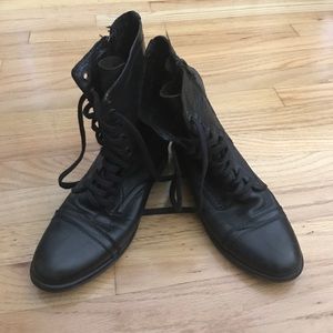 SALE‼️Steve Madden combat boots