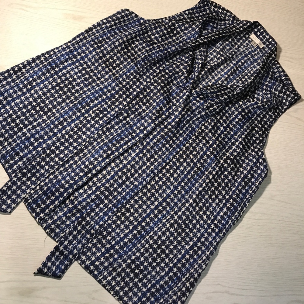 TAHARI Silky Navy Hounds tooth Sleeveless Blouse