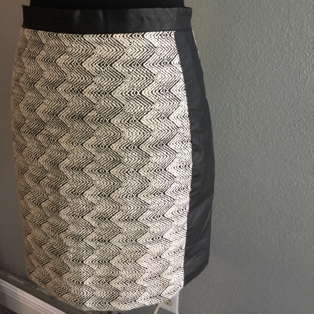 H&M  Mini Skirt Tweed fitted skirt sz8