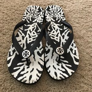Size 7 Tory Burch Flop Flips (Silver)