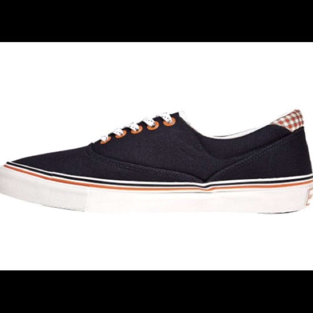 Warrior navy blue lace up sneaker size 8.5