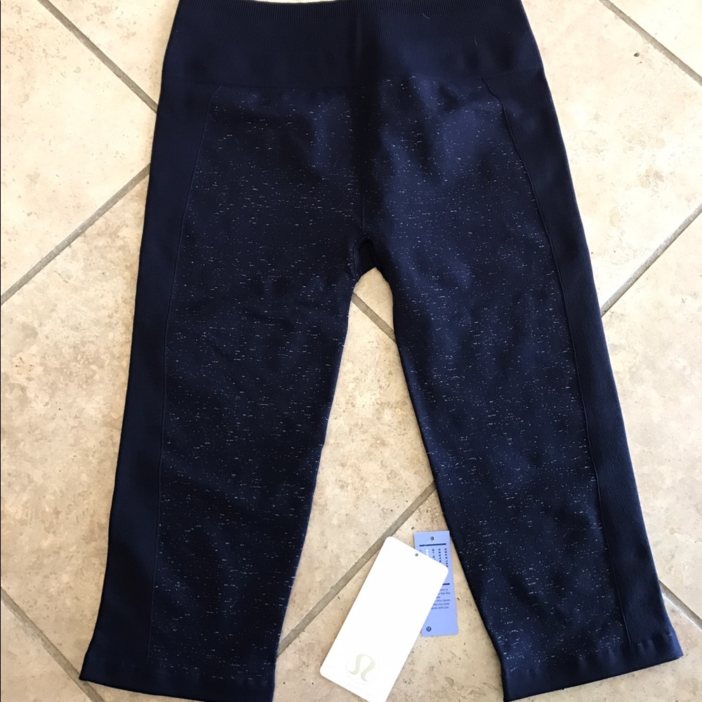 Lulu lemon free to flow crop