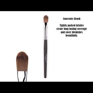 younique concealer brush