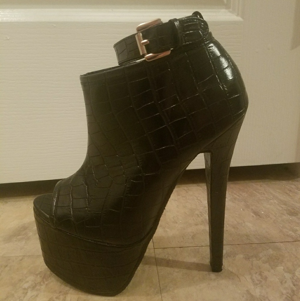 Black gator print high heel bootie