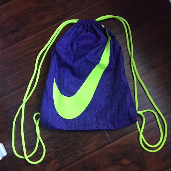 ✅SOLD✅ Nike Drawstring Bag - Picture 1 of 5