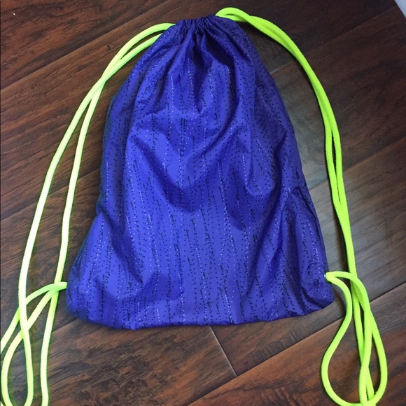 ✅SOLD✅ Nike Drawstring Bag - Picture 2 of 5