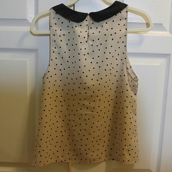 Collared Sleevless Blouse - Picture 4 of 4