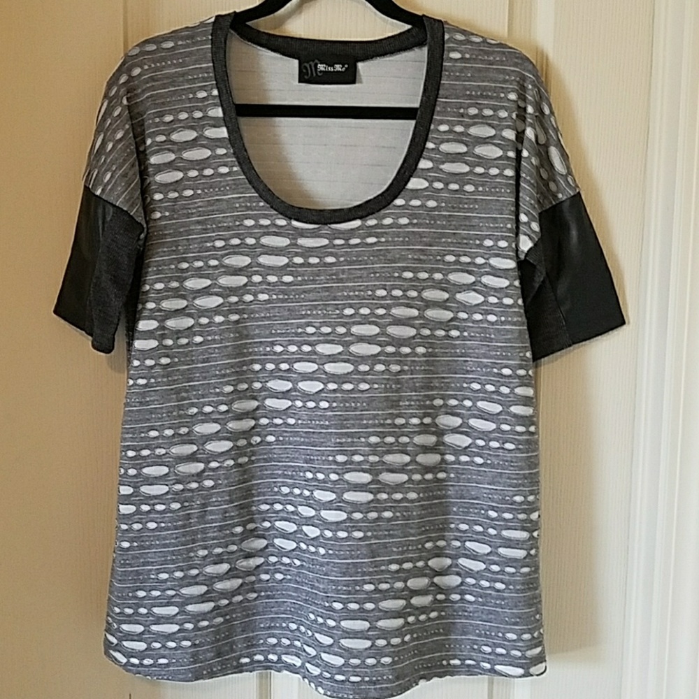 Miss Me peek-a-boo hole 2-toned sleeves. Sz S to L