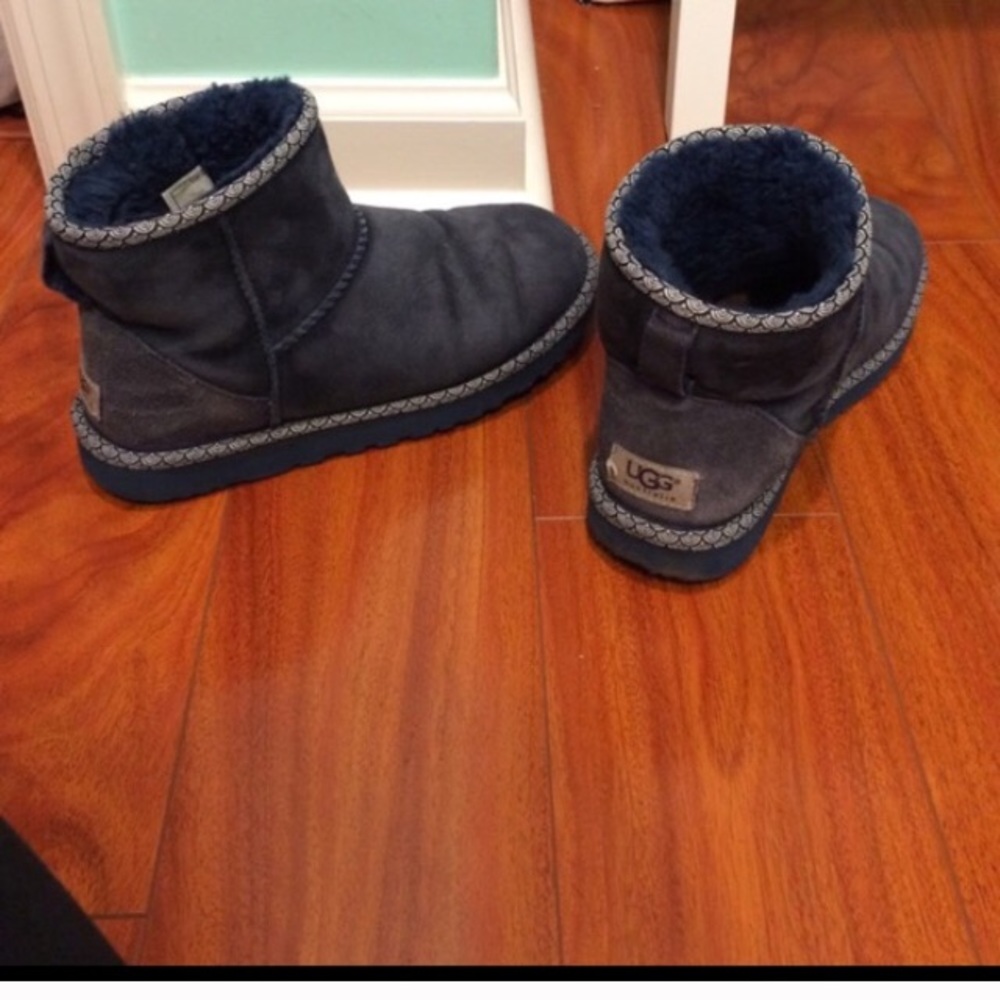 Uggs! Feel free to make an offer!!:) on hold😁😁