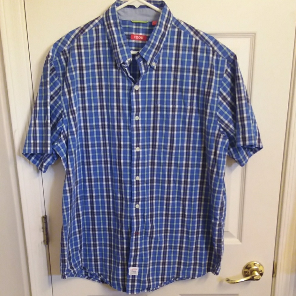 Button down short sleeve shirt